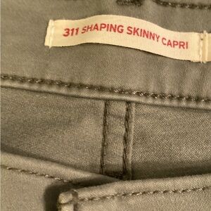 311 Shaping Skinny Capri Pants